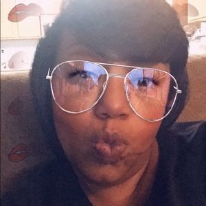 Meet your Posher, Anitra